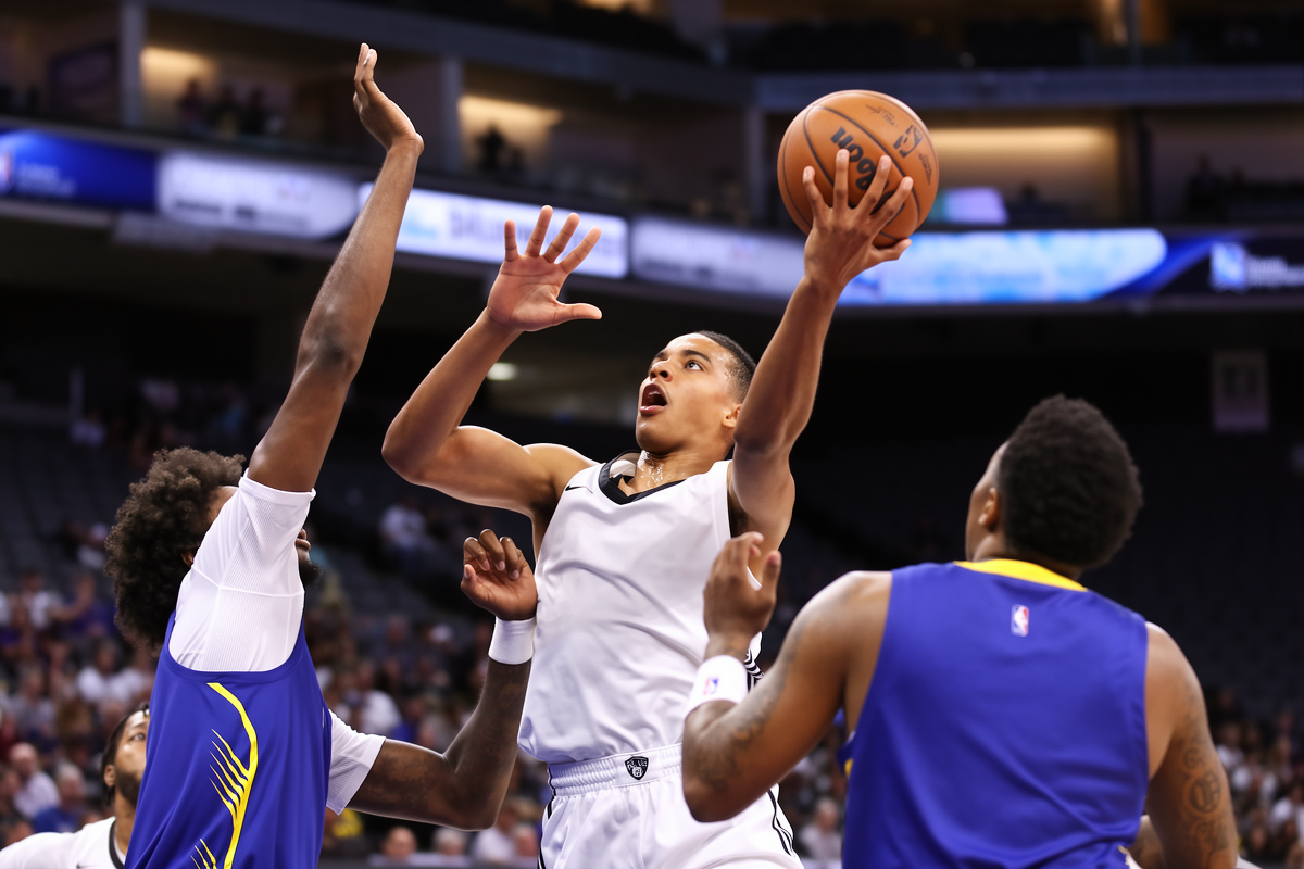 多宝体育注册 - 路易斯维尔新星米卡尔·布朗 Jr.：夏季联赛首秀绽放 NBA 梦想 - 多宝体育
